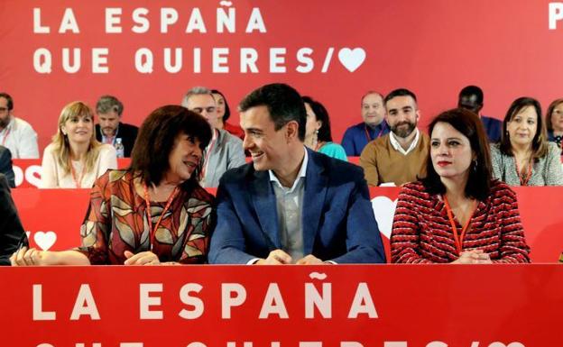 Sánchez impone su ley en las listas electorales del PSOE y Díaz «toma nota»