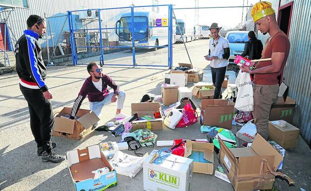 Jóvenes saharauis impulsan una campaña para «llevar la ilusión» a los niños refugiados