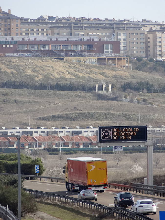 Valladolid estudia limitar la velocidad en las rondas antes de cortar el centro por contaminación