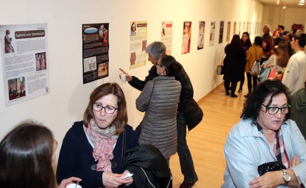 8M lamenta que la presencia femenina en las jornadas sobre 'Mujeres en la historia' sea del 20%