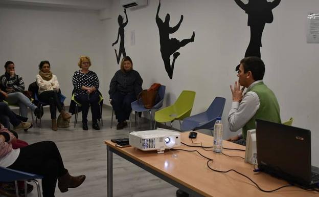 La Escuela de Padres de Guijuelo, plataforma para difundir el programa piloto de convivencia
