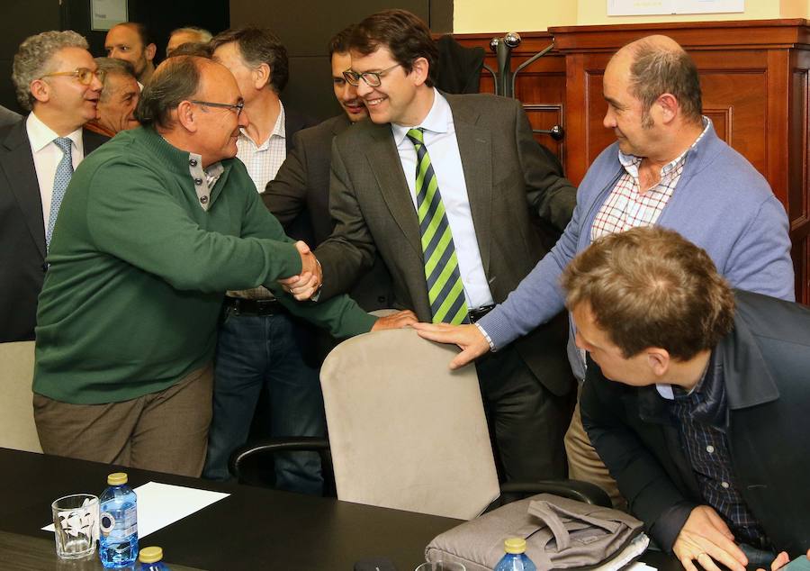 Mañueco anuncia un plan de choque para adaptar el pequeño comercio