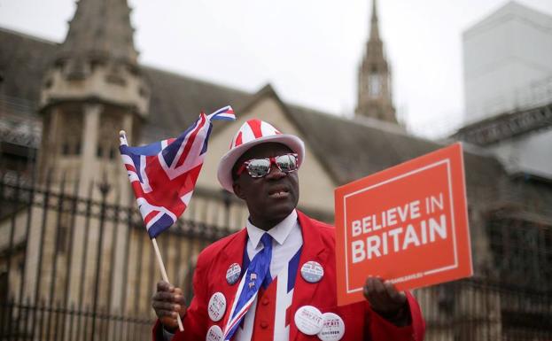 La UE exige un 'sí' de Londres al pacto del 'brexit' para conceder la prórroga