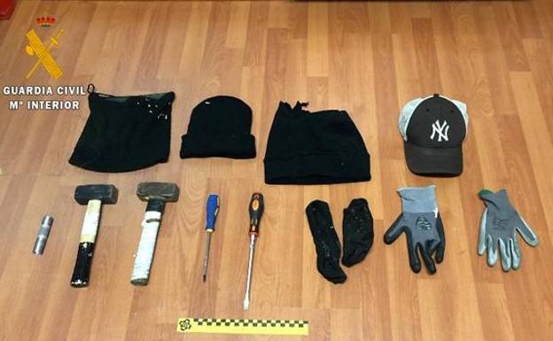 Dos jóvenes detenidos tras una persecución por un robo con fuerza en un bar de Valdestillas