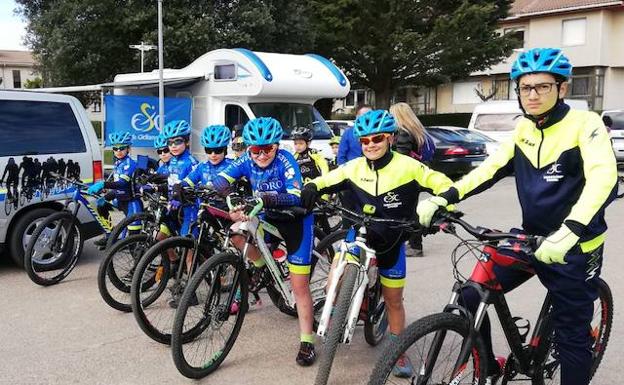 La Escuela de Ciclismo Salmantina disputa en tierras palentinas una nueva prueba de la Copa Regional de BTT