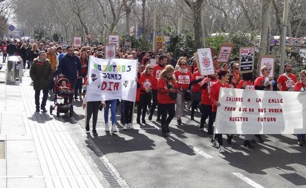 DIA rebaja un 40% los despidos y excluye del ERE a cinco almacenes, pero no al de Valladolid