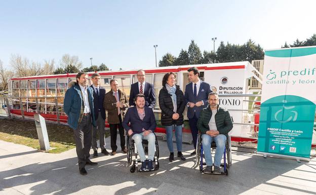 La Junta y Predif suman el barco que surca el Canal de Castilla y el albergue de Medina de Rioseco a la oferta de turismo accesible