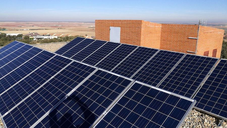 La construcción de una planta fotovoltaica en Segovia dará empleo temporal a 400 personas