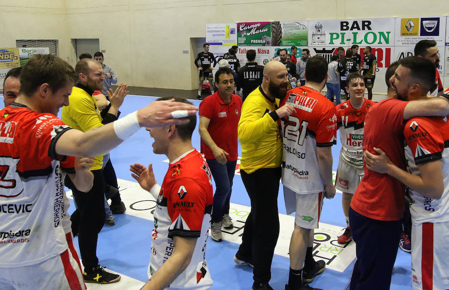 Gran victoria del Balonmano Nava ante Alarcos que le coloca a un paso de la Liga Asobal