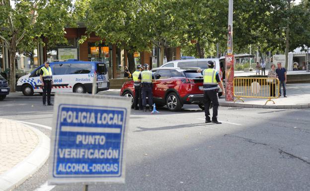 Sorprendido sin carné de conducir en una colisión con otro coche en el Puente Mayor de Palencia