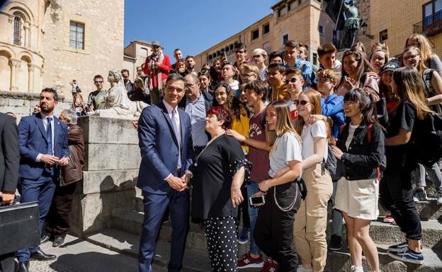 Pedro Sánchez: «Criar a un niño en pueblo de 300 habitantes no debe ser un acto heroico»