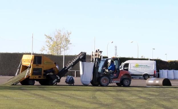 Empiezan las obras para cambiar el césped artificial del Mariano Chocolate