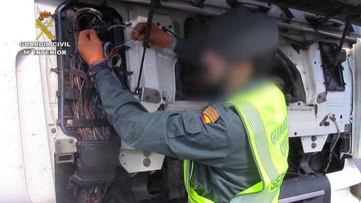 El Seprona de Segovia investiga una empresa por anular los sistemas anticontaminantes de camiones