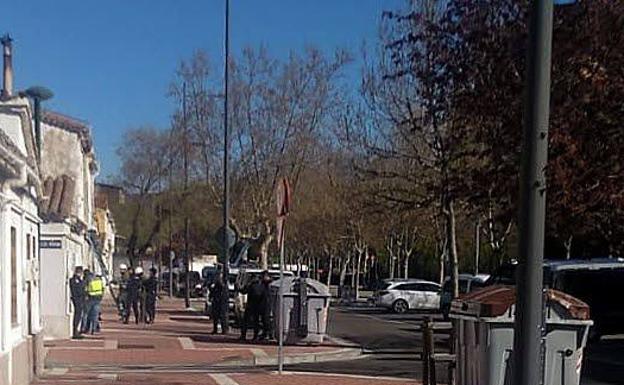El juez deja en libertad a los cuatro 'pelusos' detenidos en la casa de la marihuana de Girón