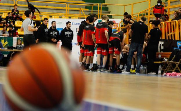 La Antigua CB Tormes cae y empieza a despedirse de la categoría ante el líder (69-65)