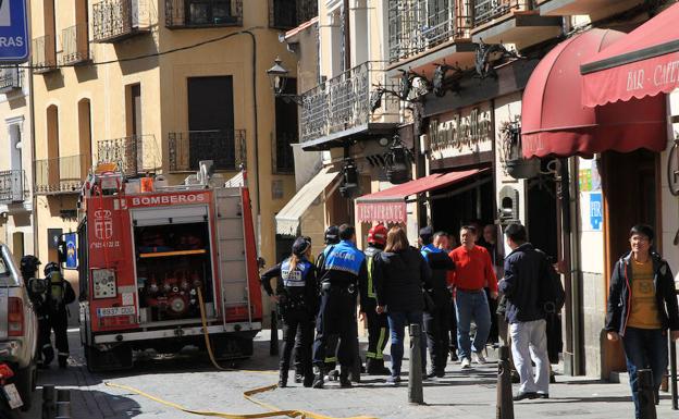 Alarma por las explosiones de un cortocircuito que evacúan los restaurantes José María y Lali