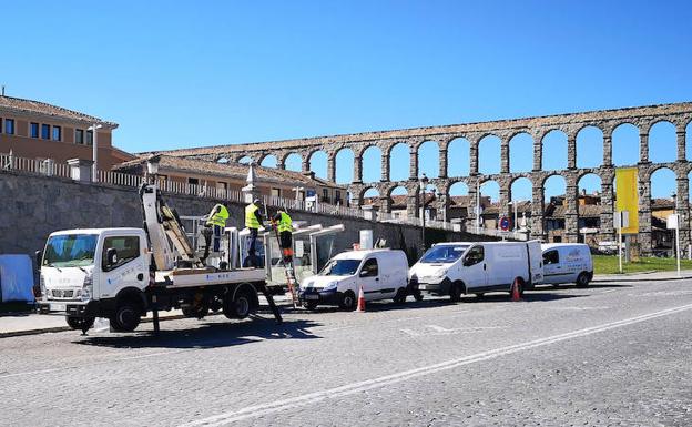 Segovia estrena marquesinas y postes para los nuevos autobuses