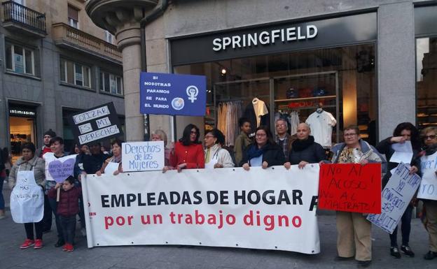 Territorio Doméstico reivindica sus derechos en la 'pasarela fashion de la precariedad'