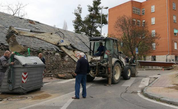 Segunda avería en cuatro días en una tubería de Camino de la Presa y rifirrafe por quién paga