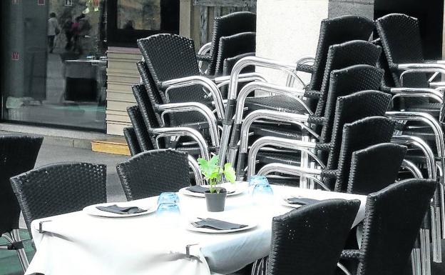 Los hosteleros solicitarán al Ayuntamiento poder cubrir las terrazas