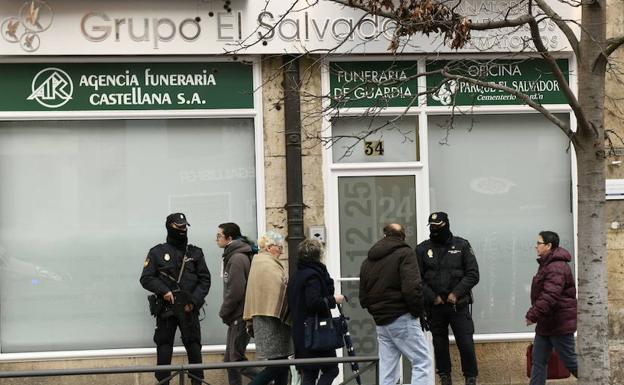 Vigilancia Aduanera señala a la mayor proveedora de Morchón como pantalla para dar cobertura legal al 'cambiazo' de los ataúdes