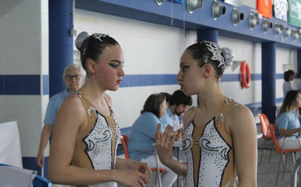 Sara Saldaña y Paula Ramírez deleitan en el arranque del nacional de natación artística