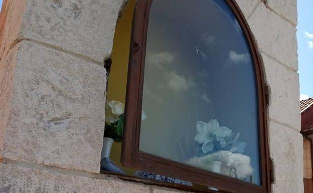 Roban una imagen de escayola de la Virgen de la Milagrosa de Viana de Cega