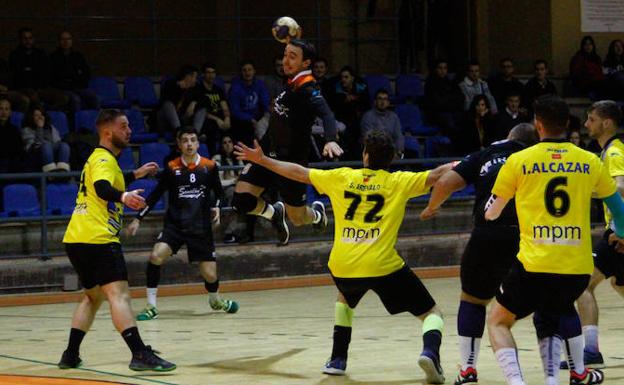 El BM Salamanca ya salvado visita a un BM Leganés que no quiere descender