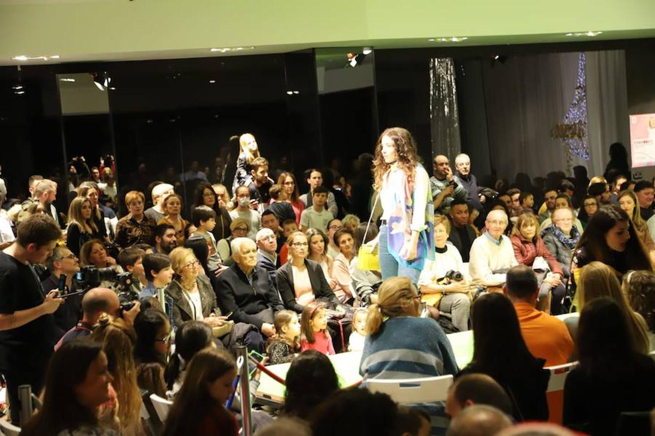 Desfile de moda en el Centro Comercial El Tormes