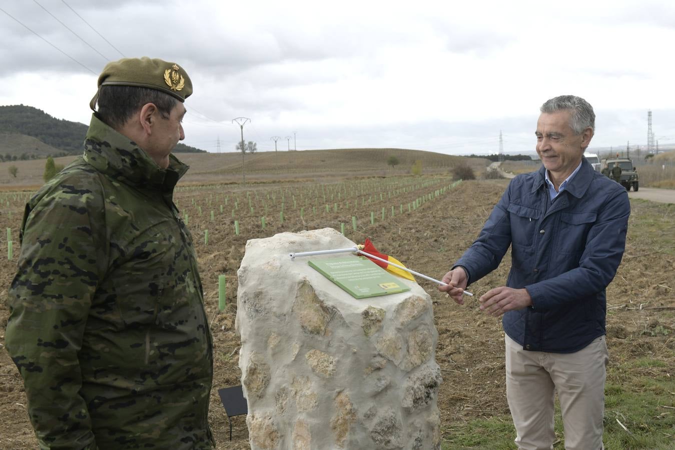 Presentación de los trabajos de reforestación en la base de El Empecinado de Santovenia