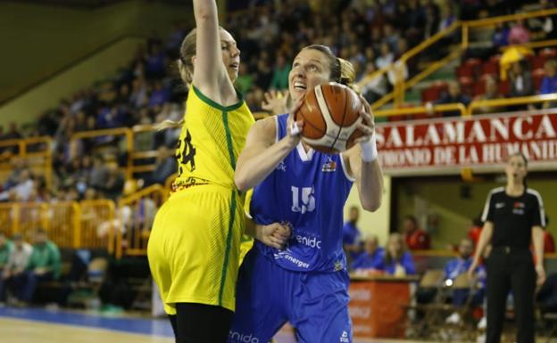 El CB Avenida da un frío primer paso hacia las semifinales (77-51)