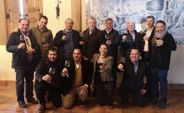 Los mejores enólogos de la región arropan a Belén Sanz en la gran cata de sus primeras 20 añadas