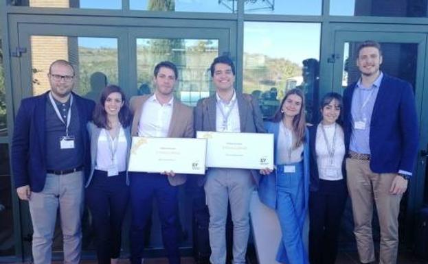 Dos alumnos de la UVA, entre los ganadores de la prestigiosa competición de simulación de gestión empresarial EY Challenge