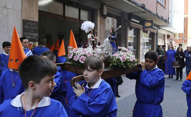 Más de 150 niños desfilan en la primera procesión de la Semana Santa de Palencia