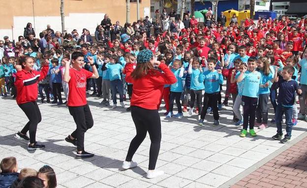 Los escolares del Santa Clara llenan Cuéllar de notas con Musiqueando