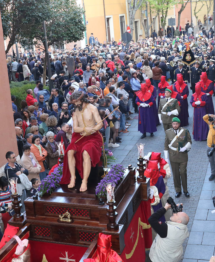 El Ecce Homo hallado en un polvorín deslumbra en su primera salida procesional en Valladolid