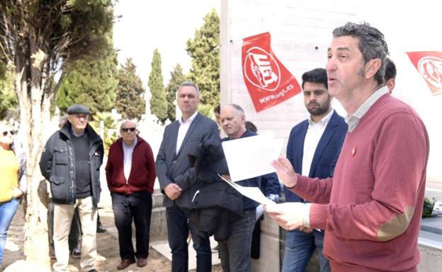 Socialistas y ugetistas recuerdan en el cementerio del Carmen a las víctimas de la Guerra Civil