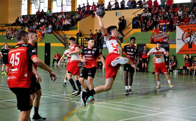 El Nava juvenil vuelve de Málaga con la lección aprendida