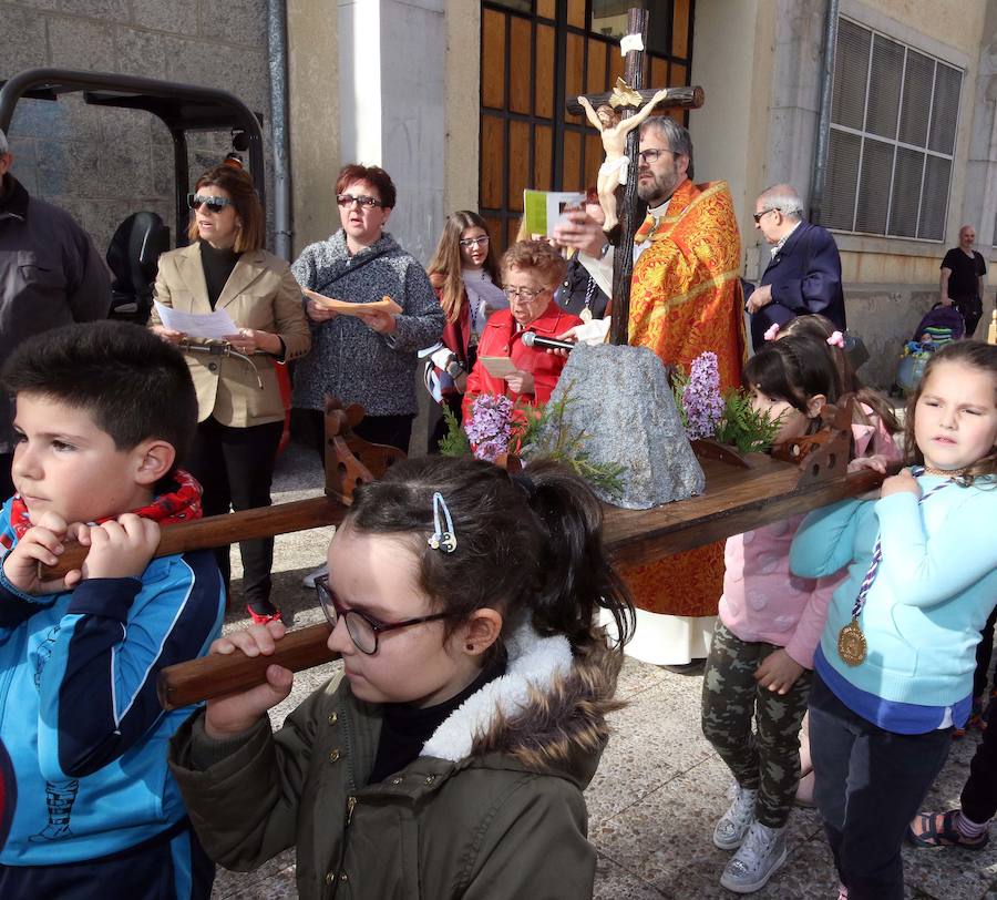 Via crucis de los niños en el barrio de San José