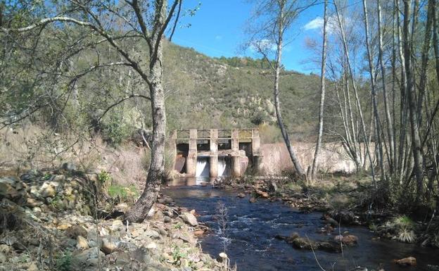 Tres alcaldes de la zona piden que no se destruyan los azudes del Agadón