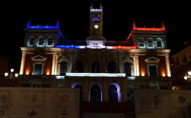El Ayuntamiento y la Cúpula del Milenio se iluminan con los colores de la bandera francesa