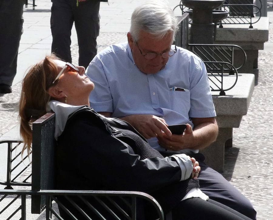 Los turistas llenan el centro de Segovia el Miércoles Santo