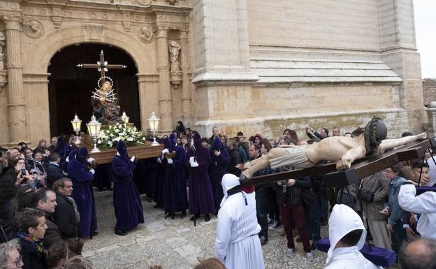 Rioseco se rinde al Cristo del Amparo