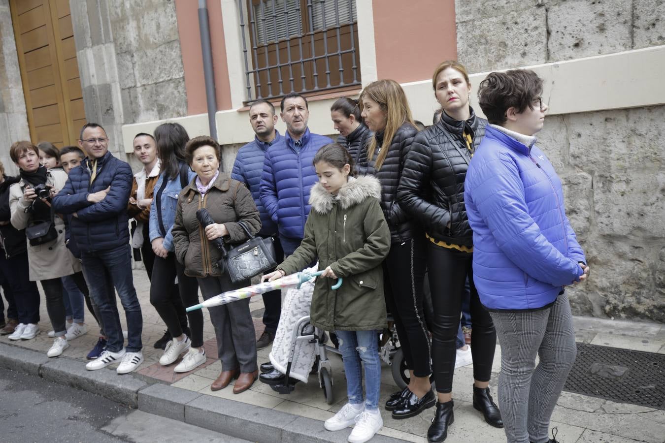 Público en la procesión del Cristo de la Luz de Valladolid