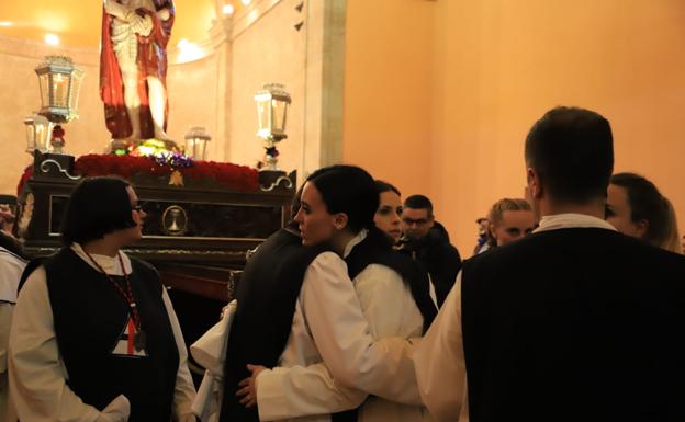 La amenaza de lluvia impide salir a Jesús del Vía Crucis