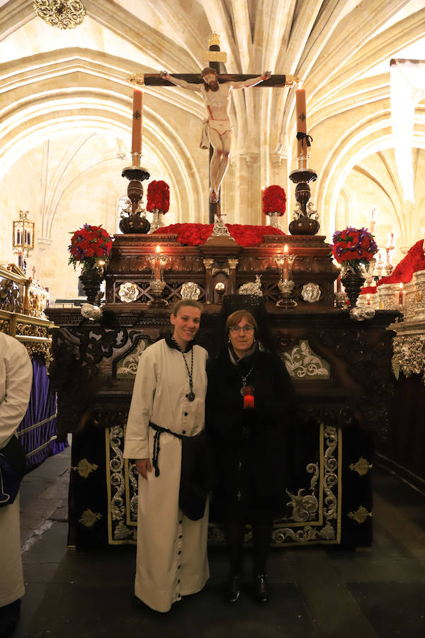 La procesión de la Hermandad Dominicana de Salamanca no pudo procesionar por la lluvia en la madrugada del Viernes Santo