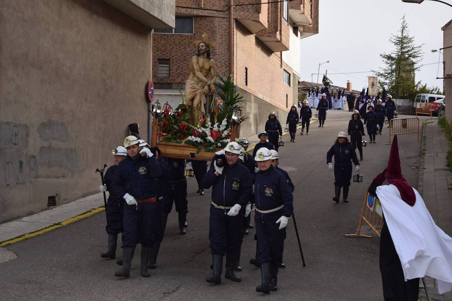 El Santo Entierro concita el interés popular en Guardo