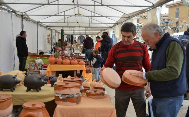 Astudillo abre la XVI Feria de Cerámica