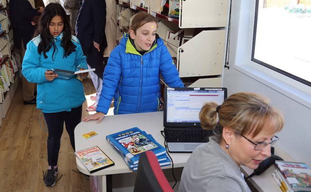 Los bibliobuses de Segovia enseñarán a escolares a crear un cuento
