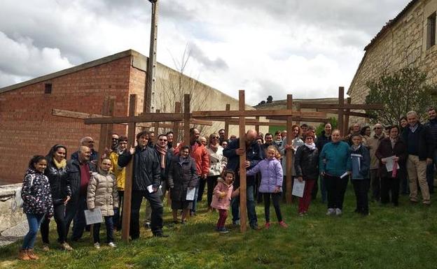 Vía Crucis con la cruz a cuestas en Castrodeza